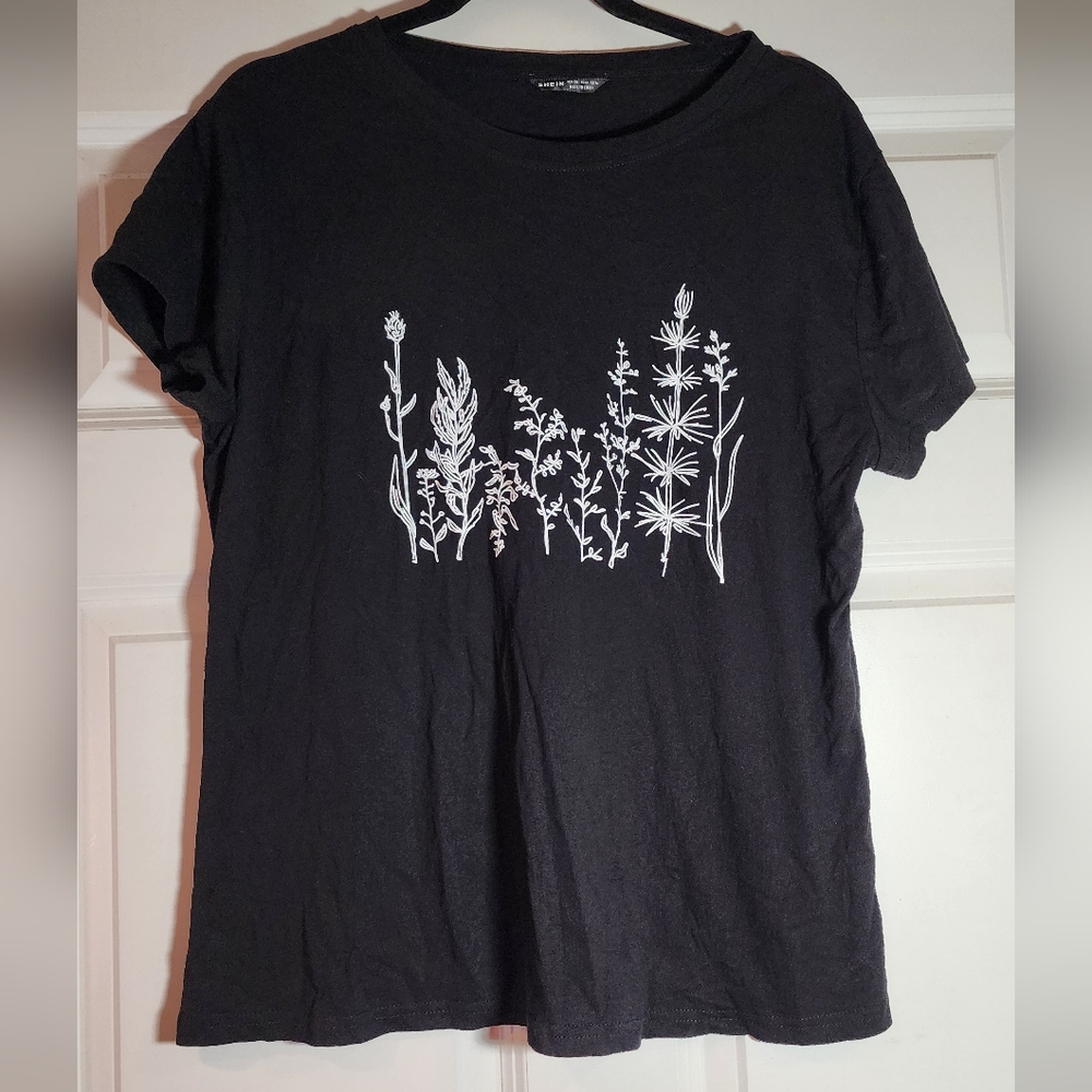 Shein Black And White Floral Graphic T Shirt XXL